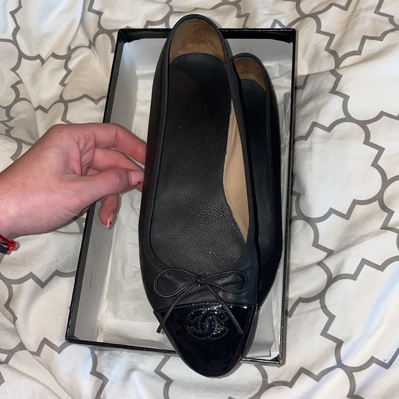 Chanel black classic ballerina flats size 40 - Picture 4 of 9